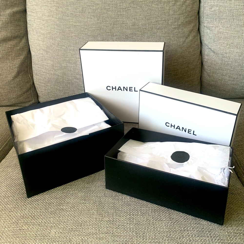 CHANEL empty white Gift box